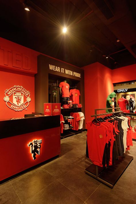 #inspiration #retail Manchester United store, Mumbai American Sports Bar, Manchester United Art, Manchester United Team, Soccer Store, Football Shop, Manchester United Wallpaper, Manchester United Fans, Manchester United Soccer, Retail Inspiration