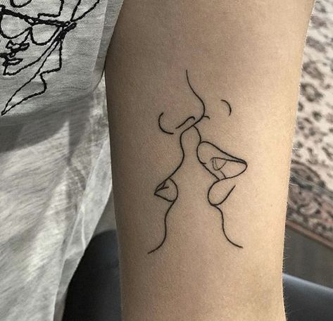 Simple Lady Tattoo, Women Silouhette Tattoos, Tattoo Of Women Body, Womanhood Tattoo Ideas, Feminine Body Outline Tattoo, Woman Figure Tattoo, Woman Outline Tattoo, Kissing Tattoo, Tattoo Silhouette