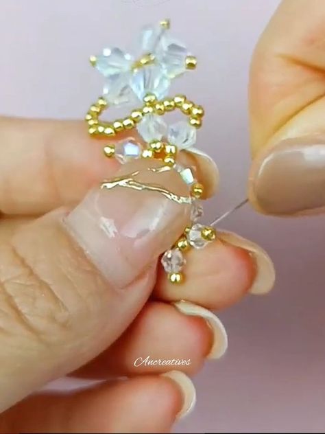 Beebeecraft Tutorials, Beaded Earrings Tutorial, Earring Video, Earrings Tutorial, Beaded Earrings Tutorials, Easy Flower, Flower Crystal, Bee Crafts, Video Recording