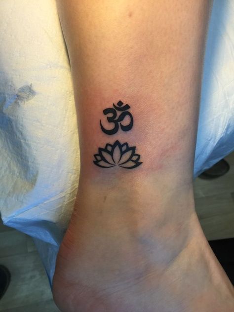 Om Lotus Tattoo, Durga Tattoo, Aum Tattoo, Sanskrit Tattoos, Ganesha Shiva, Ohm Tattoo, Om Symbol Tattoo, Egyptian Tattoos, Tattoo On Foot