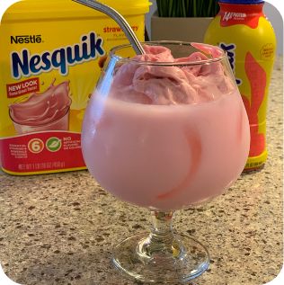 Whip up this super fun and delicious strawberry milk drink in minutes! Nesquik Recipes, Nesquik Strawberry, Strawberry Milk Drink, Strawberry Nesquik, Milk Recipes Dessert, Nestle Recipes, Drinks Recipes, Strawberry Milk, Drink Milk