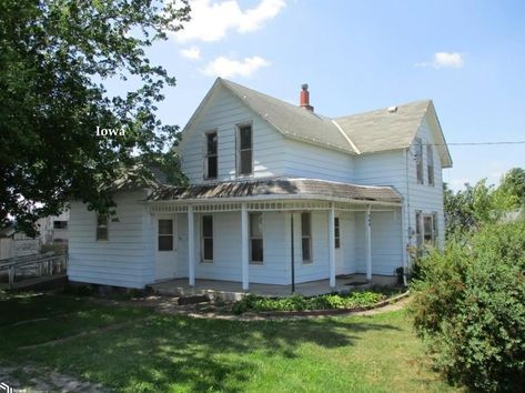 Circa 1900 Iowa Farmhouse For Sale with Barn $59,500 - Old Houses Under $50K Big Old Farmhouse, 1900 Farmhouse Renovation, Early 1900s Farmhouse, Old White Farmhouse, 1900s Farmhouse, Amish Farmhouse, Folk Victorian Farmhouse, Iowa Farmhouse, Kitchen Hardwood Floors