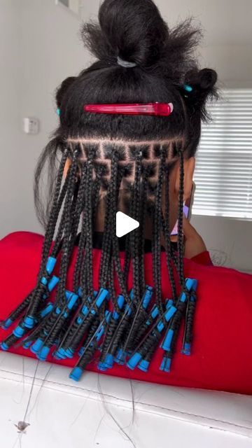 Top African Hairstyles on Instagram: "Neatly braided 💯💯 Knotless braids with curly ends #slayyourbraids . . Hairstylist @slaybysix" Boho Knotless Braids With Color, Short Bob Braids, Braiding Techniques, Easy Braid Styles, Boho Braided Hairstyles, Box Braids Bob, Knotless Braid, Lemonade Braids Hairstyles, Quick Braids