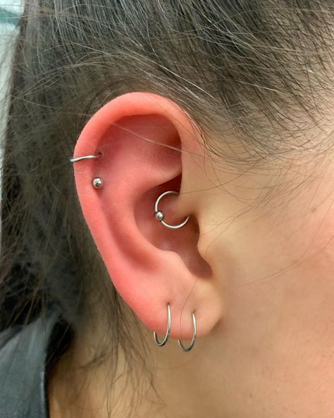 Underground Tattoos Enfield on Instagram: “Nice and simple helix piercing with a straight barbell to go with this lady’s collection. Done by @alyssia.eden 🎀  #helixpiercing #helix…” Underground Tattoo, Eyebrow Piercing, Piercing Ideas, Helix Piercing, Easy Hairstyles For Long Hair, R P, Helix, R C, Tattoos And Piercings