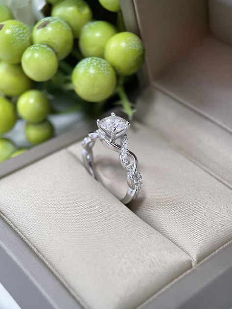 Engagement Ring 1 Carat, Infinity Engagement Ring, Dream Wedding Ring, Engagement Rings Twisted, Twisted Bangle, Cute Engagement Rings, Moissanite Engagement Rings, Engagement Ring Ideas, Future Engagement Rings