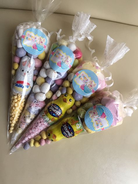 Easter Hampers Ideas, Easter Cones Treats, Easter Candy Ideas For Kids Goodie Bags, Easter Treat Ideas To Sell, Easter Candy Bags Ideas, Easter Gift Bags For Kids, Easter Homemade Gifts, Easter Gift Bag Ideas, Easter Fair Ideas