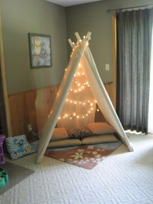 Reading/quiet tent Bedroom Tent, Fun Playroom Ideas, Tent Diy, Reading Tent, Diy Tipi, Mommo Design, Diy Tent, Backyard Canopy, Creative Home Decor