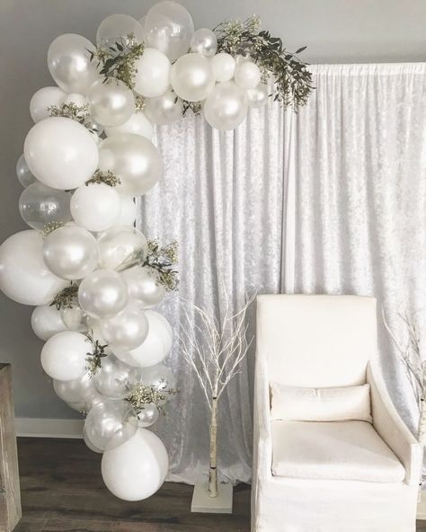 Balloon garland Balloon Garland Bridal Party, White And Pearl Balloon Garland, Bridal Balloons Decorations, White And Clear Balloon Arch, White And Clear Balloon Garland, Simple Balloon Arch Backdrop, Bridal Balloon Garland, Wedding Balloon Arch Ideas, Wedding Ballons Decoration Ideas