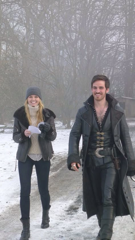 #OUAT Captain Hook and Emma Swan! @heglahegla: On their way to set. Colin O'donoghue & Jennifer Morrison Ouat Cast, Once Up A Time, Hook And Emma, Under Your Spell, Cersei Lannister, Outlaw Queen, Killian Jones, Ship It, Colin O'donoghue