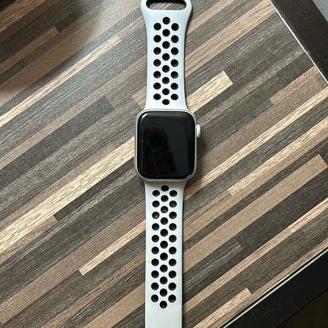 Selling Apple Watch Series 6 Nike Edition. It’s a 40MM size. Apple Watch Series 6, Apple Watch Nike, Apple Watch Series, Smartwatch, Apple Watch, Smart Watch, Nike, Quick Saves