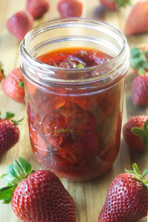 Strawberry Top Vinegar - Prepare and Serve Strawberry Vinegar Recipe, Strawberry Vinegar Uses, Strawberry Tops Vinegar, Strawberry Top Vinegar, Strawberry Vinegarette, Canning Strawberries, Strawberry Balsamic Vinegar, Diy Vinegar, Fruit Vinegar