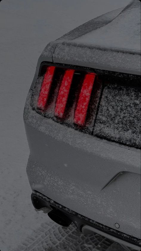 Autumn Car Aesthetic, Winter Car Wallpaper, Christmas Car Wallpaper, Mustang Girl, Motorcross Bike, Winter Car, Ford Mustang Car, 2015 Mustang, Car Aesthetic