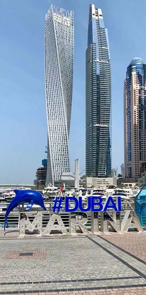 Dubai Streaks, Love Lake Dubai, Dubai Snap, Dubai Mall Aquarium, Dubai Ideas, Ski Dubai, Places In Dubai, Airport Pics, برج العرب