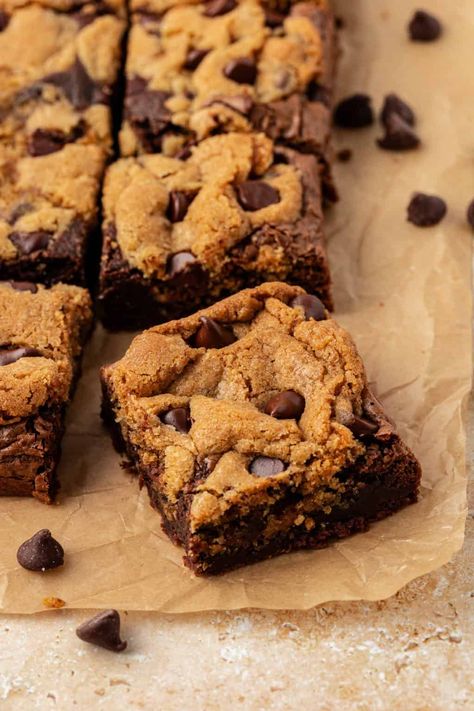 This brookie recipe uses two of my most popular recipes, my homemade brownie recipe and my chocolate chip cookie recipe, layered together to make the best homemade brookies. Bro Okie Recipe, Easy Brookie Recipe, Homemade Brookies, Brookie Pie, Brookies Recipe Cookie Brownies, Brookies Recipes, Brookie Cookies, Brookie Recipe, Homemade Brownie Recipe