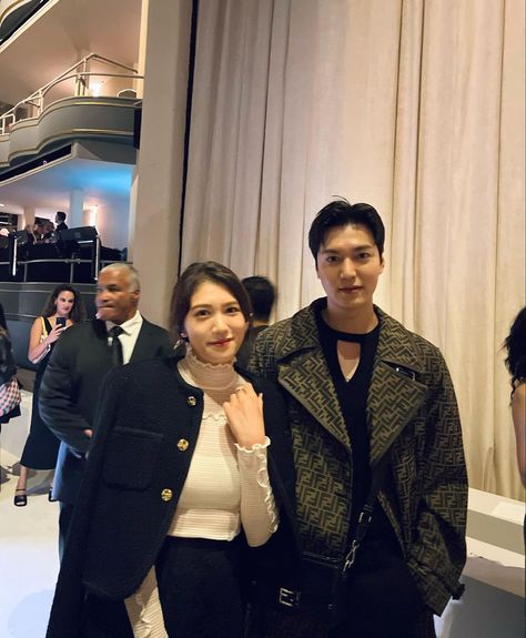 Lee Min Ho Family, Lee Min Ho Photos, Film Producer, Min Ho, Lee Min, Lee Min Ho, Fendi Baguette, Family Photo, Double Breasted Suit Jacket