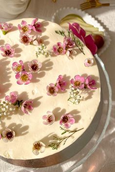 Healthy Baking Substitutes, Edible Flowers Cake, Cake Story, Baking Substitutes, Pretty Dessert, Birthday Cake Recipe, Pretty Birthday Cakes, Cute Birthday Cakes, Flower Food