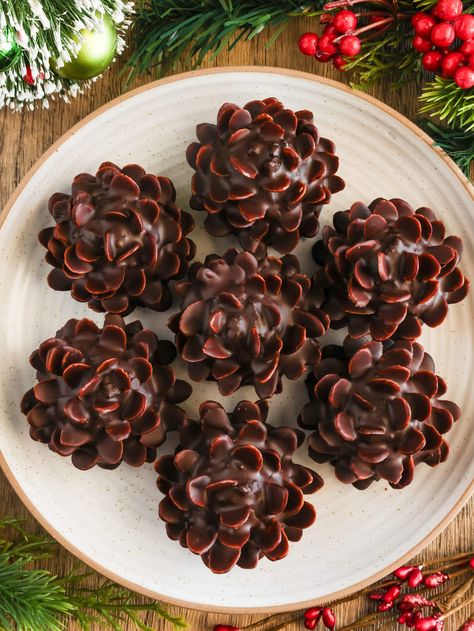 Viral Pine Cone Brownies - Colorful Superfoodie Holiday Bakes, Xmas Hampers, Dairy Free Brownies, Christmas Eats, Brownie Recipes Healthy, Christmas Hampers, Fun Dessert, 2024 Ideas, Christmas Entertaining