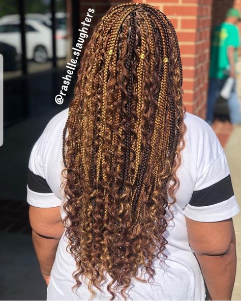 Box Bohemian Braids, Short Bohemian Knotless Braids With Color, Ombre Boho Knotless Box Braids, Medium Bohemian Knotless Braids With Color, Short Boho Knotless Braids With Color, Bohemian Box Braids With Color, Knotless Bohemian Box Braids With Color, Bohemian Box Braids Hairstyles, Senagalese Twist