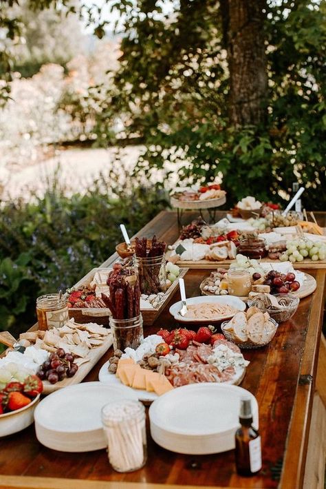 15 Creative And Unique Wedding Food Bar Ideas - (Check out #5) Farmhouse Wedding Food Table, Simple Wedding Grazing Table, Boho Party Food Table, Food Corner Wedding, Boho Appetizer Table, Wedding Table Snacks Receptions, Snack Wedding Reception, Boho Snack Table, Simple Wedding Hors D’oeuvres