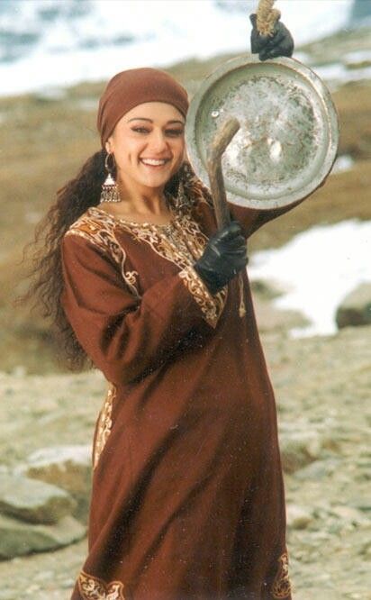 Prity Zinta in hero movie Kashmiri Outfits For Women, Vintage Indian Fashion, Pretty Zinta, Culture Dress, Vintage Bollywood Aesthetic, Bollywood Retro, 90s Bollywood Aesthetic, Bollywood Images, Bollywood Theme