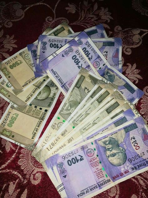 Money Story Instagram, Indian Money Photos, Fake Money Snap, Indian Money Aesthetic, Indian Money Snap, Holi Snap, Money Snapchat, Paisa Money, Money Pictures Cash Indian