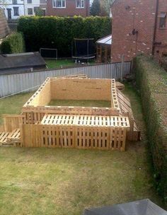 Piscina Pallet, Homemade Pool, Homemade Swimming Pools, Pallet Patio Decks, Pallet Pool, Building A Swimming Pool, Diy Swimming Pool, Pallet Patio, Pool Installation