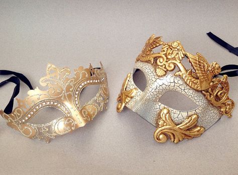 Couple masquerade mask pair. HIS AND HERS!!! Masquarade Mask, Masquerade Men, Masquerade Mask Diy, Masquerade Ball Masks, Couples Masquerade Masks, Penyimpanan Makeup, Mask Ball, Venetian Masquerade Masks, Ball Mask