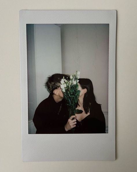 teenfact | VSCO Lucy Score, Bf Goals, Couples Stuff, Relationship Pics, Photo Polaroid, Relationship Stuff, Fotografi Vintage, 사진 촬영 포즈, Polaroid Pictures