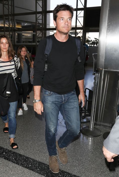 The Best Dressed Men Of The Week: Jason Bateman at LAX Airport. #bestdressedmen #jasonbateman Older Mens Casual Outfits, Celebrity Men Street Style, Husband Style Mens Fashion, Men’s Casual Fashion Over 40, Celebrity Men Fashion, Mens Casual Outfits Fall Over 50, Older Mens Clothing Styles, Mens Fashion Over 60 For Men, Mens Over 50 Fashion Casual