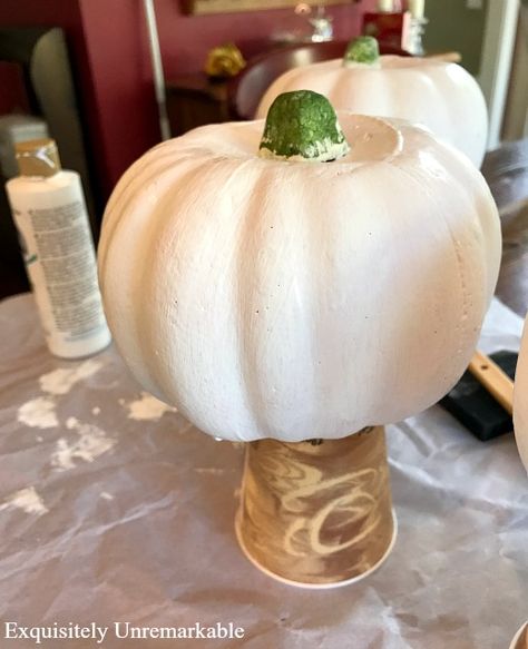 How to makeover a dollar store pumpkin with white paint and glitter glue. Dollar Store Pumpkin, White Pumpkin Decor, Pumpkin Painted, Diy Pumpkins Crafts, Painting Styrofoam, Elegant Pumpkins, Dollar Tree Pumpkins, Fake Pumpkins, Foam Pumpkins