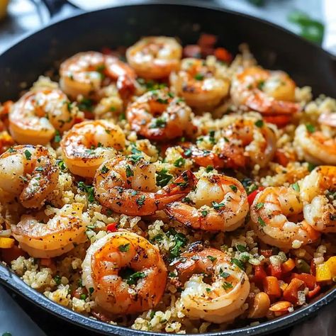 Discover how to make cauliflower fried rice with shrimp - a low-carb, flavorful, and nutritious dish. Perfect for a quick meal to satisfy your cravings! Easy Nachos Recipe Beef, Fried Rice With Shrimp, Shrimp Cauliflower, Shrimp Healthy, Nachos Recipe Beef, Rice With Shrimp, Low Carb Shrimp Recipes, Healthy Rice Recipes, Shrimp And Rice Recipes