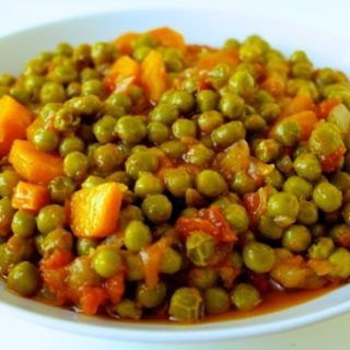 Greek Style Peas-Arakas Latheros Greek Vegetables, Olive Tomato, Easy Mediterranean Recipes, Greek Diet, Peas And Carrots, Easy Mediterranean Diet Recipes, Greek Cooking, Pea Recipes, Greek Dishes