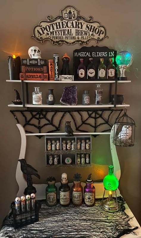 Halloween Bedroom, Home Decor Painting, Halloween Room Decor, Horror Decor, Dark Home Decor, Spooky House, Halloween Tattoo, Halloween Crafts Decorations, Goth Home