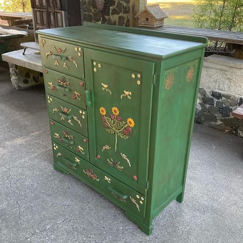 My new stand up desk in my studio is this upcycled folk art beauty that was so much fun to create. All the details and pics of the process are in my new blog post. #ticklepennycottage #cottage #cottagecore #folkart #paintedfurniture #paintedfurniturelove #upcycled #upcycle #ironorchiddesigns #iodprimitivemould #iodpennsylvaniafolk #countrychicpaint #countrychicpaintlove #ccpfireworks Fun Painted Dresser, Folk Art On Furniture, Folk Art Dresser, Folk Art Furniture Painting, Folk Painted Furniture, Folk Art Painted Furniture, Cupboard Upcycle, Small White Dresser, Whimsical Dresser