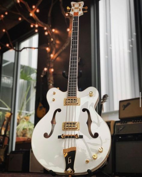 Bass Magazine on Instagram: “A Gretsch White Falcon Bass. @strumpdx #bassgram #instabass #basslove #bassguitar #bassmag #bassmagazine” Bass Guitar Custom, Gretsch White Falcon, White Bass Guitar, Hevi Metal, Bass Art, Gretsch Guitar, Semi Acoustic Guitar, White Falcon, Instruments Art