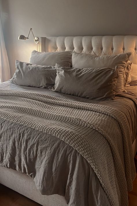 Aesthetic Grey Bedding, Gray Bedsheets Ideas, Grey Bed Frame Comforter Ideas, Light Grey Bed Sheets, Grey Duvet Cover Bedroom Ideas, Grey Bedsheets Aesthetic, Grey Comforter Bedroom Ideas, Gray Bedding Ideas, Grey Bedding Decor