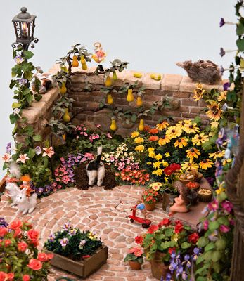 Good Sam Showcase of Miniatures: At the Show - Exhibits Doll Garden, Dollhouse Garden, Garden Mini, Miniature Rooms, Miniature Plants, Mini Plants, Miniature Diy, Miniature Houses, Miniature Crafts