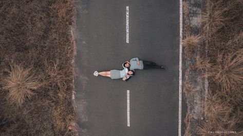 Drone Engagement Photos, Couple Drone Photography, Drone Photoshoot, Drone Selfie, Road Photoshoot, Couple In Car, Prenup Ideas, Selfie Photos, Prewedding Photoshoot