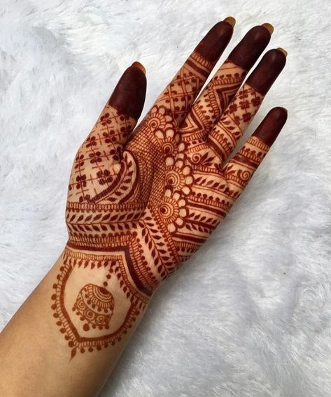 Front Hand Mehndi Designs Simple Unique, Latkan Mehndi Design, Desi Mehendi Design, Front Hand Mendhi Degin, Bridle Mehndi Design 2023, Simple Half Hand Mehndi Design, Mehendi Design For Front Hand, Tikki Design, Mehendi Decorations