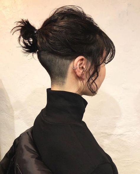 Layered Bob Undercut, Feminine Undercut Long Hair, Woman Undercut, Undercut Short Hair, Women Undercut, Undercut Hairstyles Women, Undercut Long Hair, Short Hair Tomboy, Undercut Women