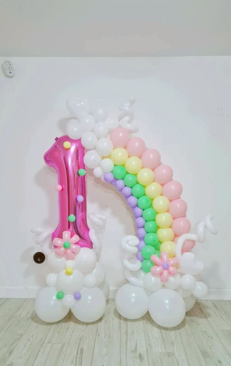 Rainbow Balloon Bouquet, First Birthday Crafts, Balloon Garland Diy, Balloon Display, Unicorn Decorations, Rainbow Balloons, Birthday Crafts, Diy Birthday Decorations, Baby Themes