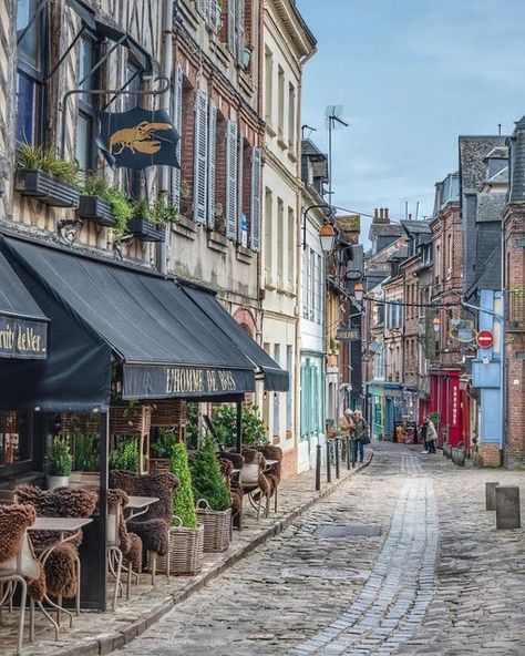 🇫🇷hello_france on Instagram: "🔺Photos prises par @ig_on_the_go 🔹Localisation : Honfleur , Normandie , France 🔺Fondatrices @reginesemaan @sohakouraytem 🔹Utilisez le tag #hello_france pour une chance d’être sélectionné ! ➖➖➖➖➖➖➖➖➖➖➖➖➖➖➖➖➖➖➖➖➖➖➖➖➖➖➖➖  🔺This wonderful set is by @ig_on_the_go 🔹Location : Honfleur , France 🔺Founders @reginesemaan @sohakouraytem 🔹Tag #hello_france for a chance to be featured ! ➖➖➖➖➖➖➖➖➖➖➖➖➖➖➖➖➖➖➖➖➖➖➖➖➖➖➖➖" Honfleur France, Port Town, European Village, Normandie France, Paris Itinerary, Ireland Trip, Normandy France, Urban Spaces, World Pictures