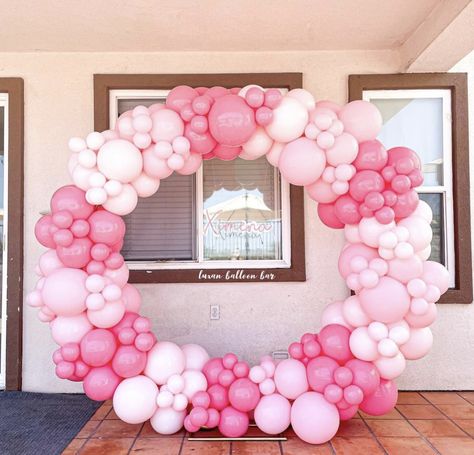 Birthday 28, Barbie Bday, Pink Birthday Decorations, Backdrop Balloon, Baby Birthday Photoshoot, Circle Backdrop, Balloon Arches, Round Balloons, Balloon Backdrop