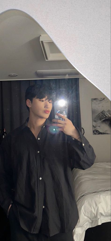 Ateez San Mirror Selfie, San Mirror Selfie, Bangchan Mirror Selfie, Ateez Members, Mushroom Hair, Sans Cute, San Ateez, Hot Asian Men