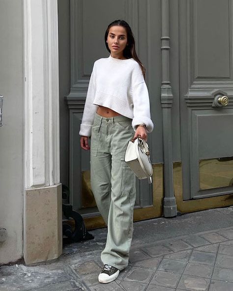 What To Wear With Cargo Pants, Cargo Outfits Women, Cargo Trousers Outfit, Cargo Pants Outfit Ideas, Stylish Cargo Pants, Green Cargo Pants Outfit, Best Cargo Pants, Pants Outfit Ideas, Cargo Outfit