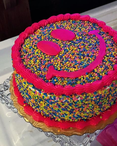 Colorful sprinkles preppy birthday cake smiley face 14th birthday 16th birthday aesthetic birthday party teenage girl birthday colorful preppy high school cake cupcake Hot Pink Smiley Face Birthday Cake, Smiley Face Bday Cake, Smiley Face Birthday Party Cake, Preppy Smiley Face Birthday Cake, Preppy 9th Birthday Party, Smiley Face Birthday Party Food, Birthday Cake Smiley Face, Birthday Cake Ideas For 11 Year Girl, Birthday Cake 11 Girl