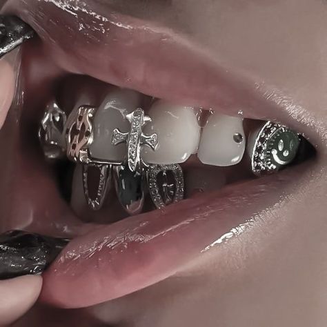 Pretty Teeth, Grillz Teeth, Diamond Teeth, Grills Teeth, Tooth Gem, Teeth Jewelry, Foto Poses, Dope Jewelry, Funky Jewelry