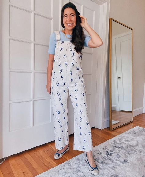 Floral Zara Overalls Flower Overalls, Overalls Outfit Summer, Floral Overalls, Overalls Outfits, Teacher Vibes, Sandals Vintage, Sarah Flint, Amanda Uprichard Dress, Necklace Outfit