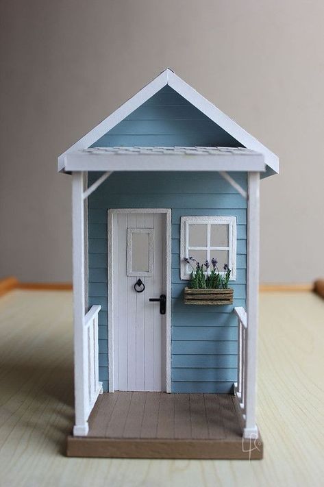 Room Box Miniatures, Small Wooden House, Doll House Plans, Miniature Projects, Cardboard House, Clay Crafts Air Dry, Diy Crafts Room Decor, Little Cottage, Miniature Houses