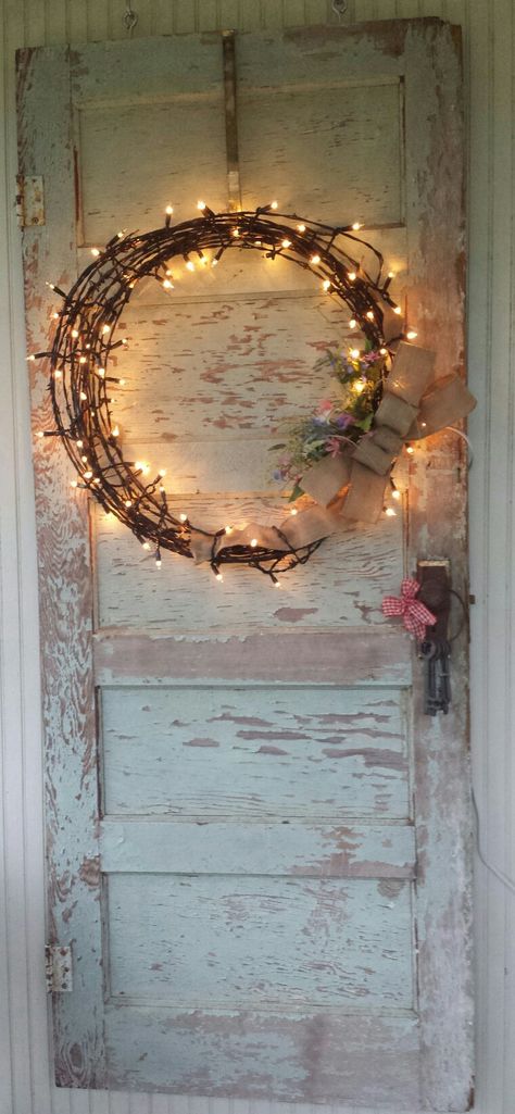 Barb Wire Decor, Barbed Wire Ideas Decor, Diy Barbed Wire Decor, Barbed Wire Wreath Christmas, Barbed Wire Crafts Rustic, Old Barbed Wire Ideas, Barbed Wire Wreaths Diy, Barbed Wire Art Ideas, Old Barb Wire Ideas